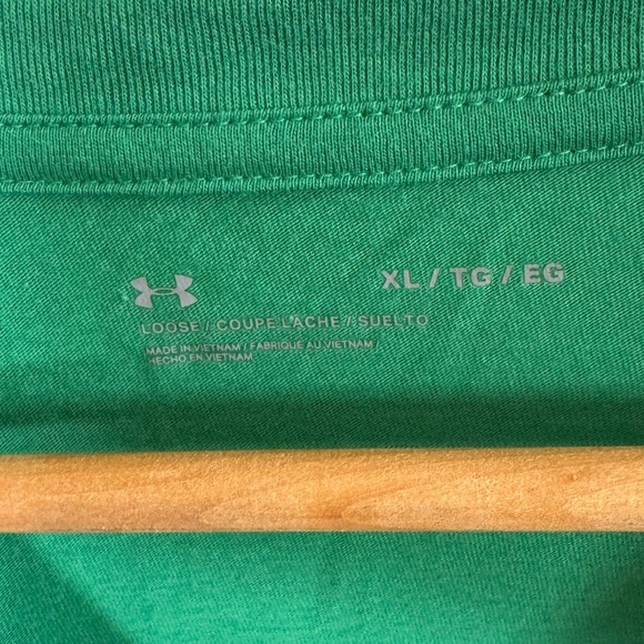 NWT! Women’s Notre Dame fighting Irish UA green short sleeve graphic shirt XL - Picture 2 of 4